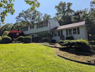 1060 Still Hill Rd, Hamden, CT 06518