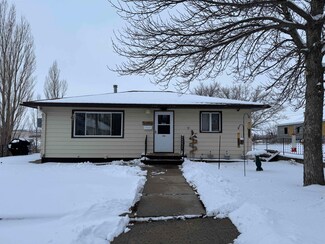 213 1st Ave NE, Kenmare, ND 58746