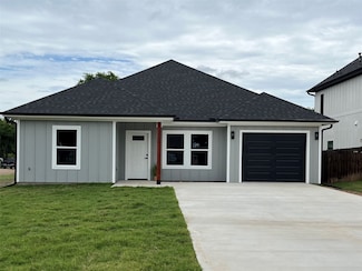 200 Garfield St, McGregor, TX 76657