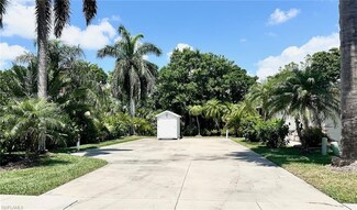1076 Diamond Lake Cir, Naples, FL 34114
