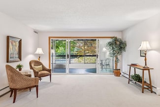 7250 Lewis Ridge Pkwy Unit 102, Edina, MN 55439
