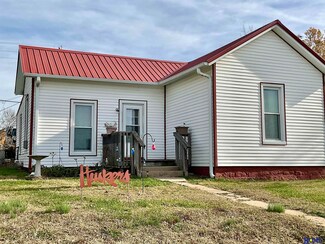 1318 Barada St, Falls City, NE 68355