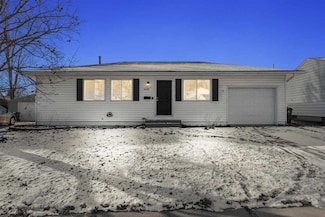 5433 Cedar Dr NW, Cedar Rapids, IA 52405