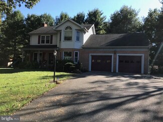 9800 Woodside Ct, Hagerstown, MD 21740