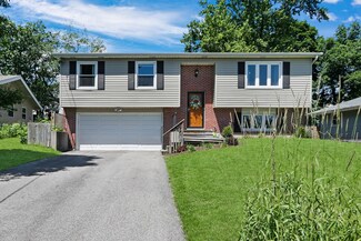 210 Hazelwood Dr, Lindenhurst, IL 60046
