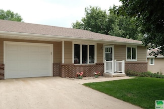 1328 1st Ave SE, Sioux Center, IA 51250