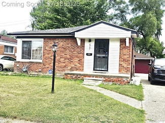 6781 Iowa St, HamtraMcK, MI 48212