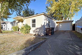 713 4th St, Clarkston, WA 99403