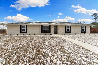 1009 S 19th St, Rogers, AR 72758