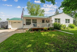 511 5th St SE, Oelwein, IA 50662