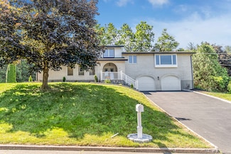 39 Farm Hill Rd, Wallingford, CT 06492