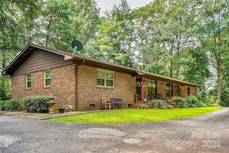 69 Mountain St, Marion, NC 28752