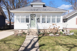385 W 21st St, Holland, MI 49423
