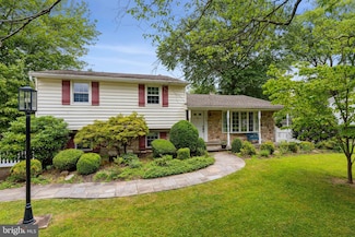 319 Holly Knoll Dr, Southampton, PA 18966