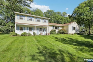 70 Sheri Dr, Allendale, NJ 07401