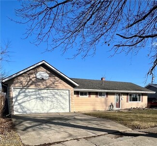 4215 Meadow Ln, Lorain, OH 44055