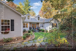 217 Crestwood Rd, Cashiers, NC 28717