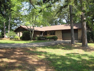 901 Hastey Ave, Mena, AR 71953