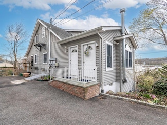 65 Shore Rd, Glen Cove, NY 11542