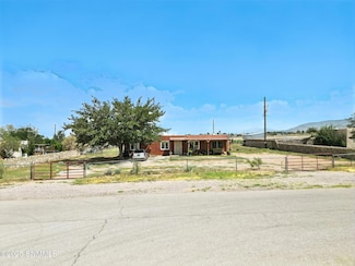 9557 Longhorn Dr, Las Cruces, NM 88012