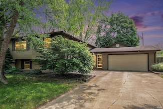 1708 Canterbury Dr, Elkhart, IN 46514