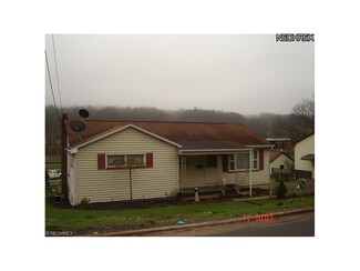 345 E Wood St, Lowellville, OH 44436