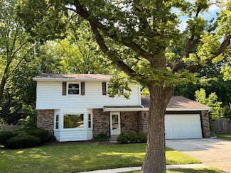 2108 Cardinal Dr, Waukesha, WI 53186