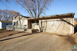 1505 S Olive Dr, Sioux Falls, SD 57103