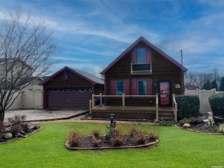 9 Reinhart Ct, Melville, NY 11747