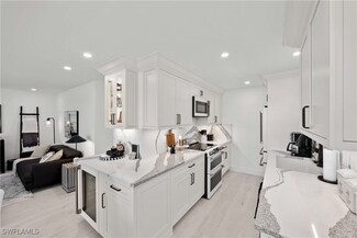 2100 Gulf Shore Blvd N Unit 101, Naples, FL 34102