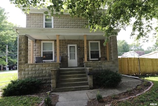 303 N William St, Farmer City, IL 61842