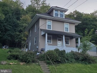 82 Race St, Bechtelsville, PA 19505