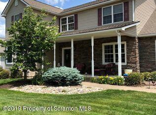 1026 Ledgeview Dr, West Pittston, PA 18643