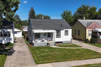 23812 Lexington Ave, Eastpointe, MI 48021
