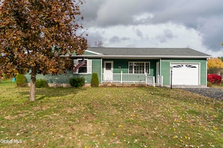 11 Keyes St, Warrensburg, NY 12885