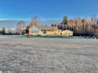 137 Brandy Dr, Cadillac, MI 49601