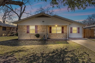 705 Phillips St, Cleburne, TX 76033
