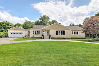 18 Harbor Rd, Swansea, MA 02777