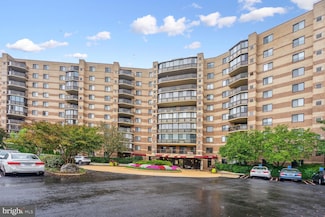 8350 Greensboro Dr Unit 920, McLean, VA 22102