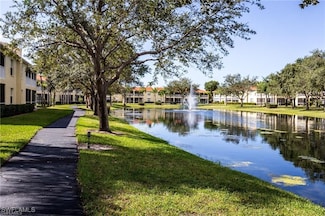 100 Diamond Cir Unit 108, Naples, FL 34110