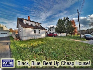 32 Cary St, Houlton, ME 04730