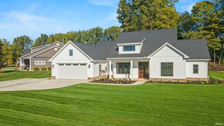 8150 Country Club Ln, Syracuse, IN 46567