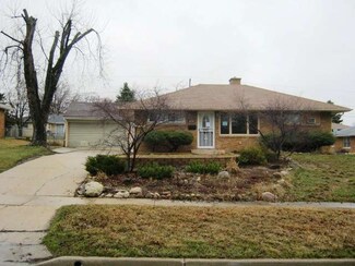 2236 9th Pkwy, Waukegan, IL 60085