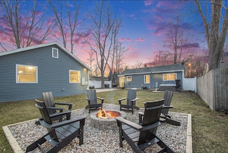 1105 Hazel St, South Haven, MI 49090