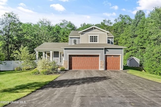 3 Grace Ct, Halfmoon, NY 12065
