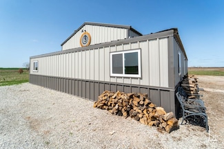 1647 W 50th St S, Argonia, KS 67004
