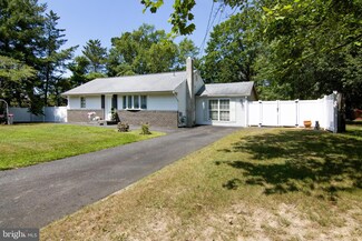 7 Lauffer Ln, Sewell, NJ 08080