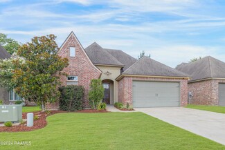 102 Meadowbrook Dr, Broussard, LA 70518