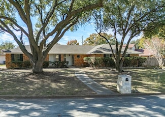 7124 Meadow Park N, North Richland Hills, TX 76180