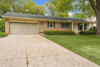5042 Brookgate Dr NW, Comstock Park, MI 49321